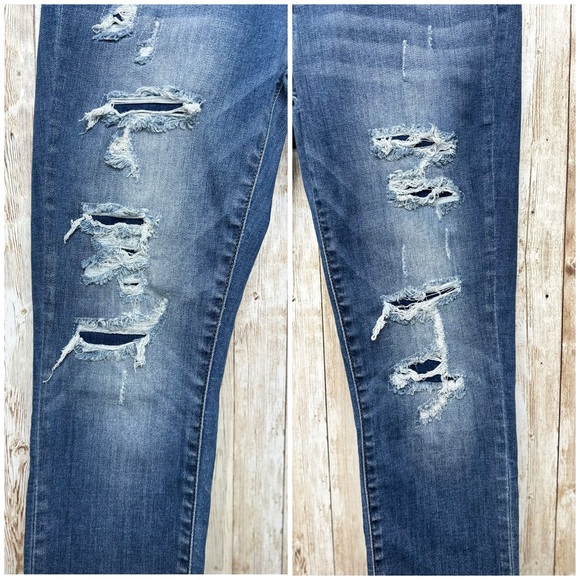 Judy Blue Capri Fit Distressed Jeans [1110] - Picture 6 of 8